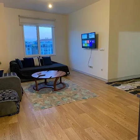 Lovely 2-bedroom With Pool, Near Restaurants. Büyükçekmece