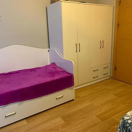 Lovely 2-bedroom With Pool, Near Restaurants.