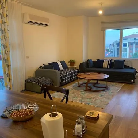 Lovely 2-bedroom With Pool, Near Restaurants.