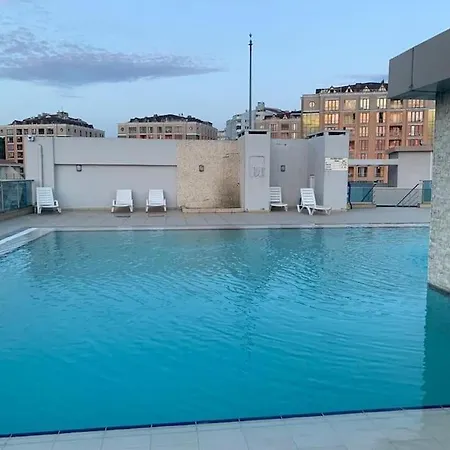 Apartman Lovely 2-bedroom With Pool, Near Restaurants. *