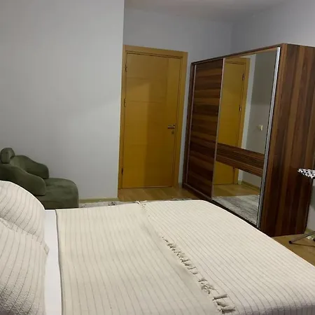 Apartman Lovely 2-bedroom With Pool, Near Restaurants.